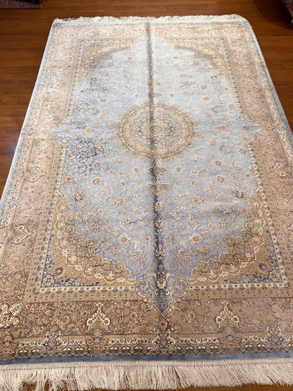 5x8 Light Blue & Beige Silk Rug – Elegant Medallion Design with Intricate Floral Details