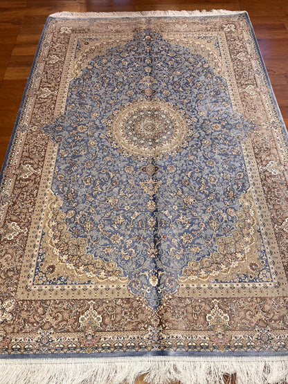 5x8 Light Blue & Beige Silk Rug – Elegant Medallion Design with Intricate Floral Details