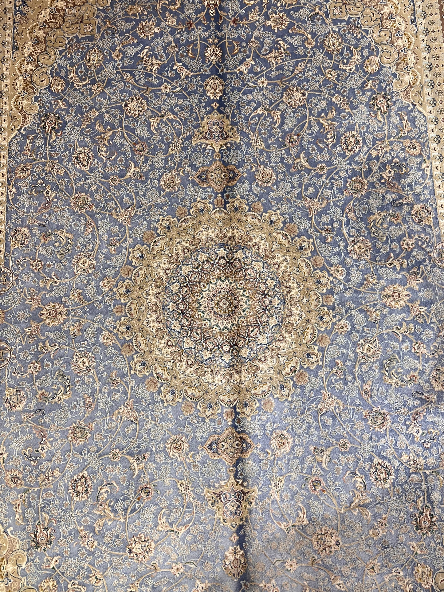 5x8 Light Blue & Beige Silk Rug – Elegant Medallion Design with Intricate Floral Details