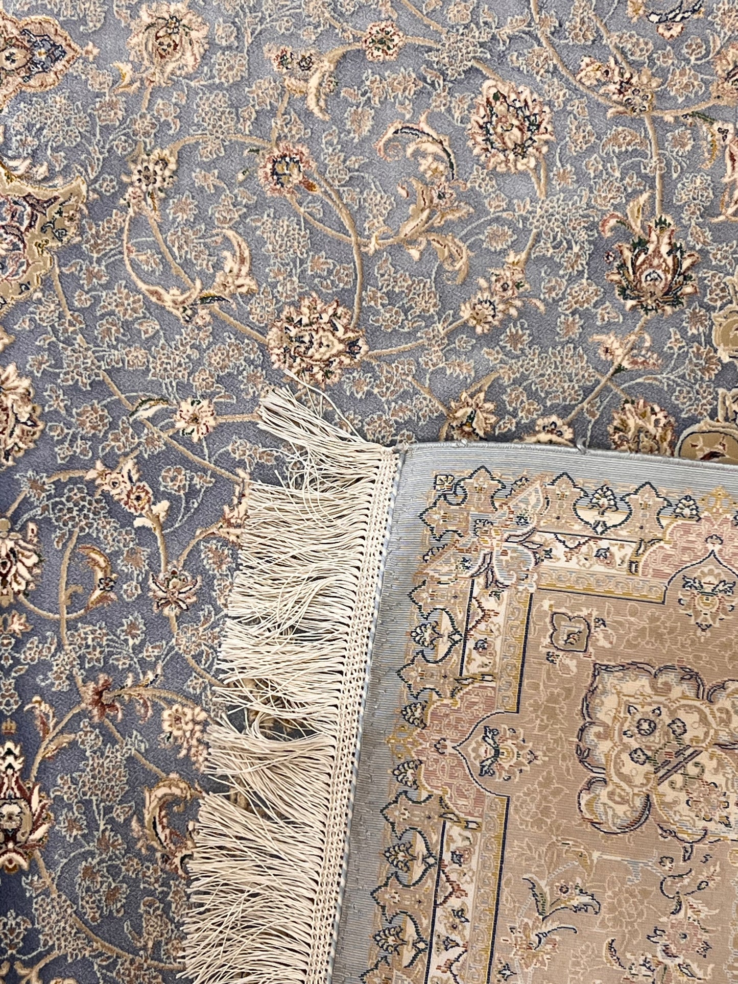 5x8 Light Blue & Beige Silk Rug – Elegant Medallion Design with Intricate Floral Details