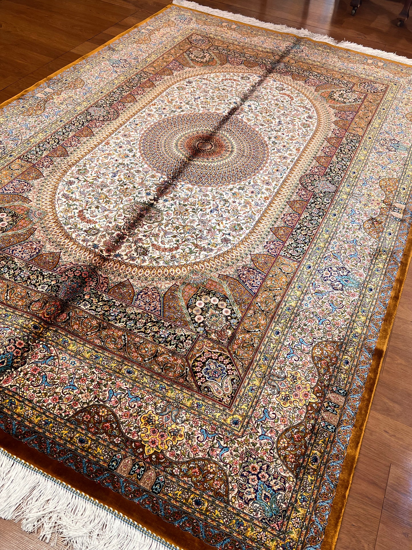 5x8 Ivory & Rust Silk Rug – Intricate Floral Medallion Design with Ornate Border