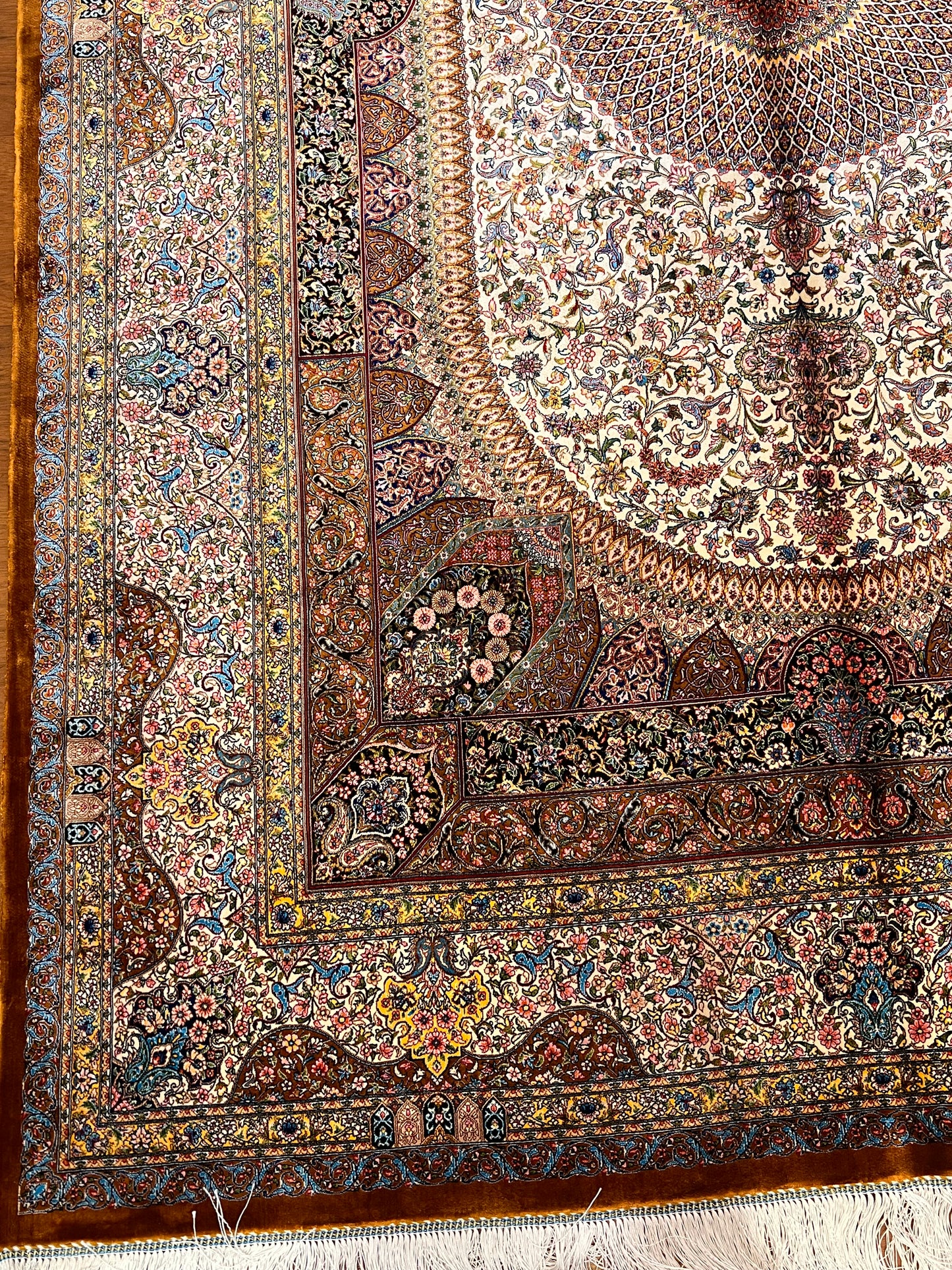 5x8 Ivory & Rust Silk Rug – Intricate Floral Medallion Design with Ornate Border