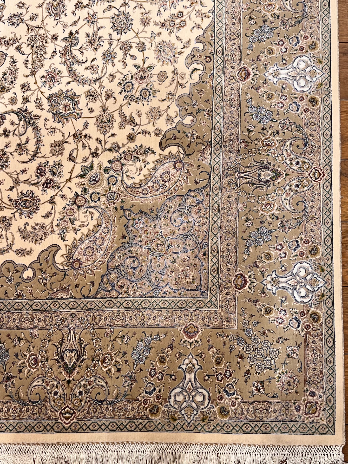 5x8 Ivory & Taupe Silk Rug – Elegant Floral Medallion Design with Soft Neutral Tones