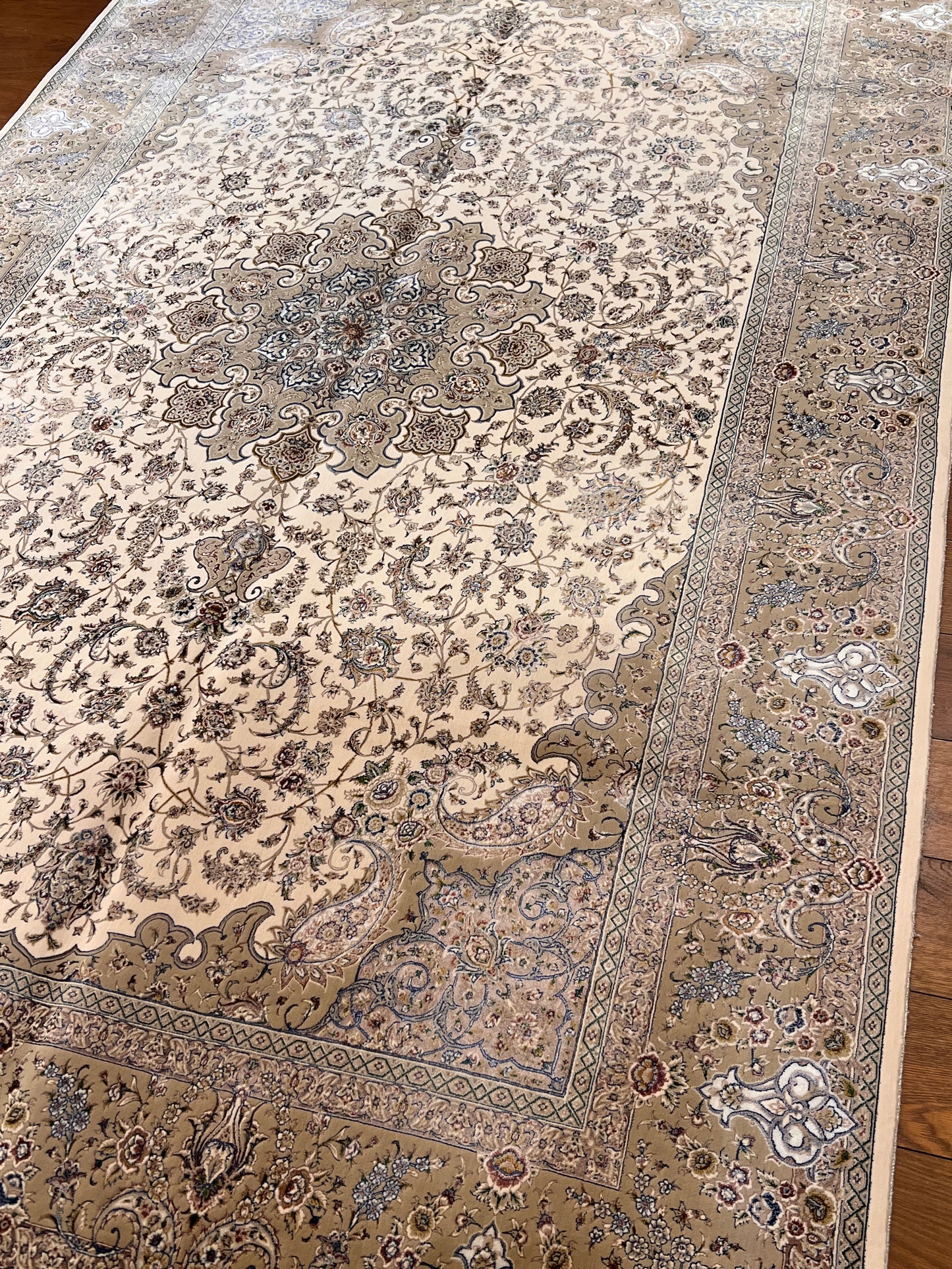 5x8 Ivory & Taupe Silk Rug – Elegant Floral Medallion Design with Soft Neutral Tones