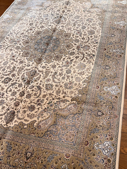 5x8 Ivory & Taupe Silk Rug – Elegant Floral Medallion Design with Soft Neutral Tones