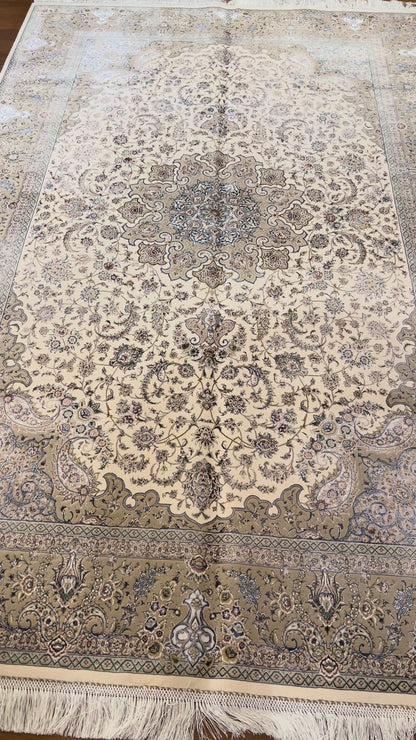 5x8 Ivory & Taupe Silk Rug – Elegant Floral Medallion Design with Soft Neutral Tones
