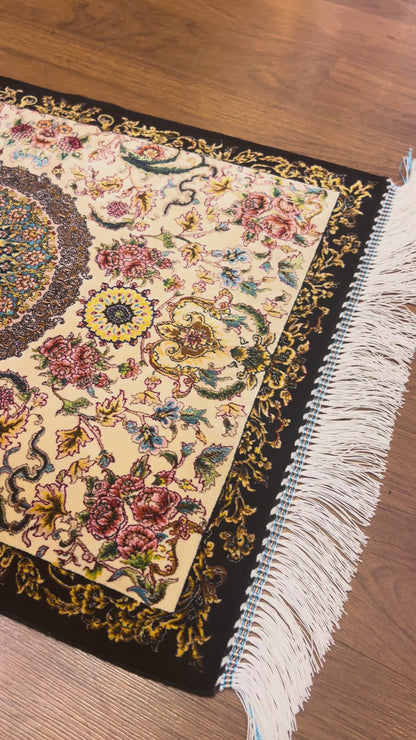 19” x 28” Small Silk Rug – Ivory Floral & Turquoise Medallion Luxury Accent Rug