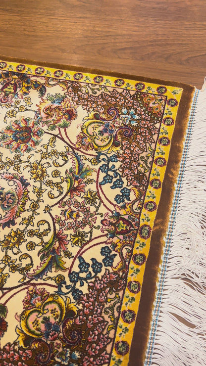 19” x 28” Small Silk Rug – Ivory & Navy Botanical Medallion Luxury Accent Rug
