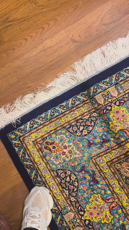 Blue Medallion Bamboo Silk Rug – 6’6” x 9’8”