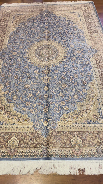 5x8 Light Blue & Beige Silk Rug – Elegant Medallion Design with Intricate Floral Details