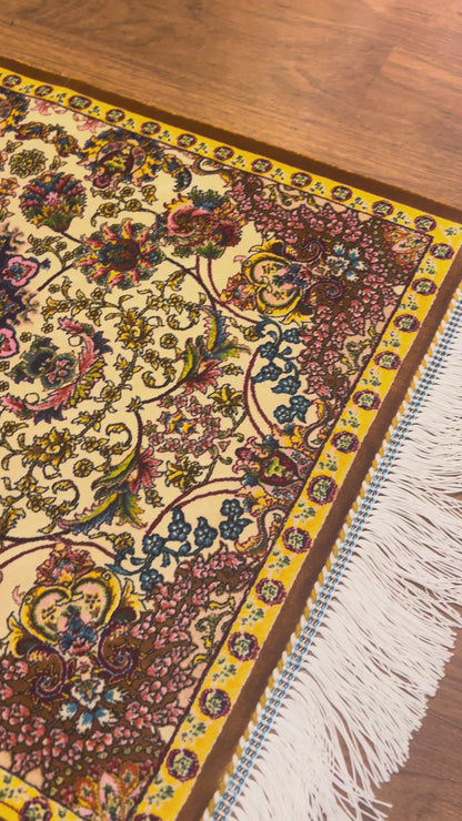 19” x 28” Small Silk Rug – Ivory Floral Medallion Turkish Luxury Accent Rug