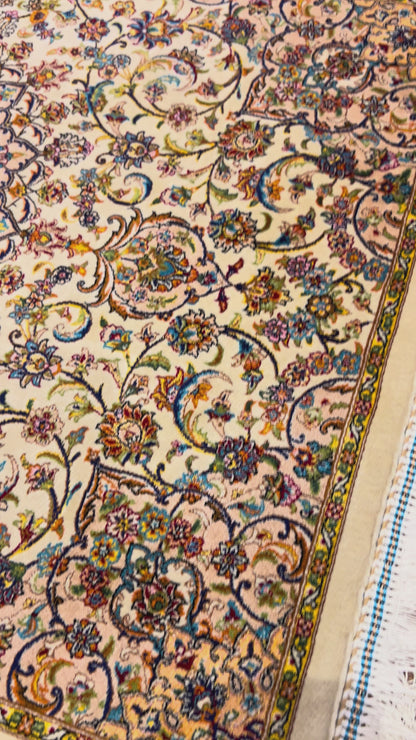 23” × 35” Luxury Turkish Silk Rug – Ivory & Gold Floral Medallion, Hereke-Inspired Small Oriental Accent Rug