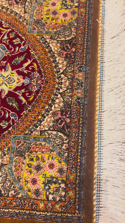 19” x 28” Small Silk Rug – Ruby Red Floral Medallion Luxury Accent Rug
