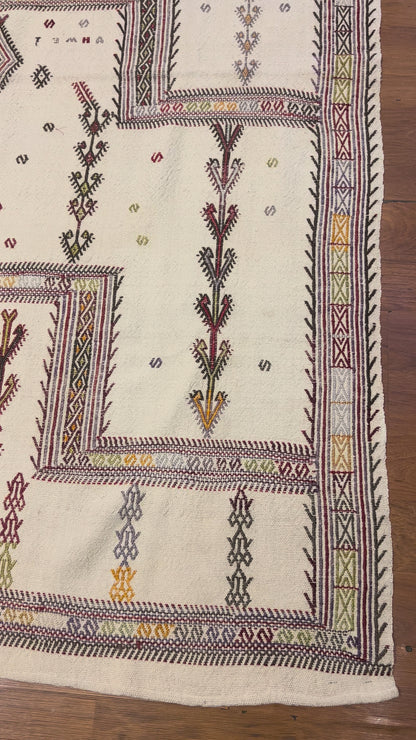 Vintage Turkish Embroidered Kilim Rug – 6’5” × 5’1” – Handwoven Wool Flatweave – 80–90 Year Old Anatolian Kilim – One-of-a-Kind