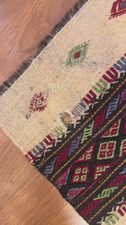 Vintage Turkish Embroidered Kilim Rug – 4’2” × 2’6” – Wool & Goat Hair – Traditional Anatolian Textile