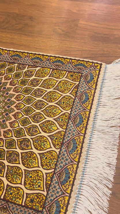 19” x 28” Small Silk Rug – Ivory & Gold Radiant Mosaic Medallion Accent Rug